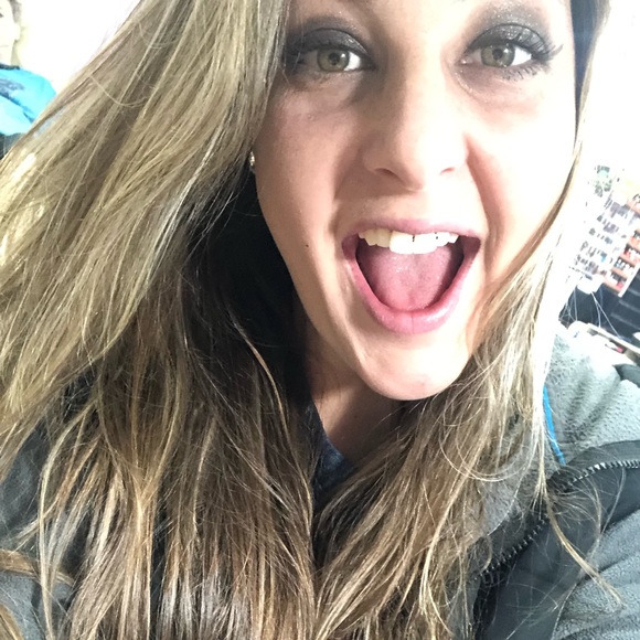 Meet your Posher, Kylie - Picture 1 of 1